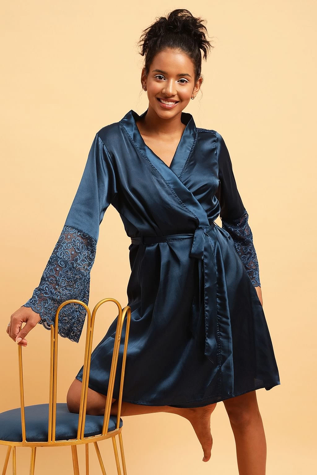 Chic Basic Robe In Dark Blue - Satin