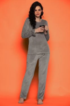 Chic Basic Top & Pyjama Set In Grey - Velour