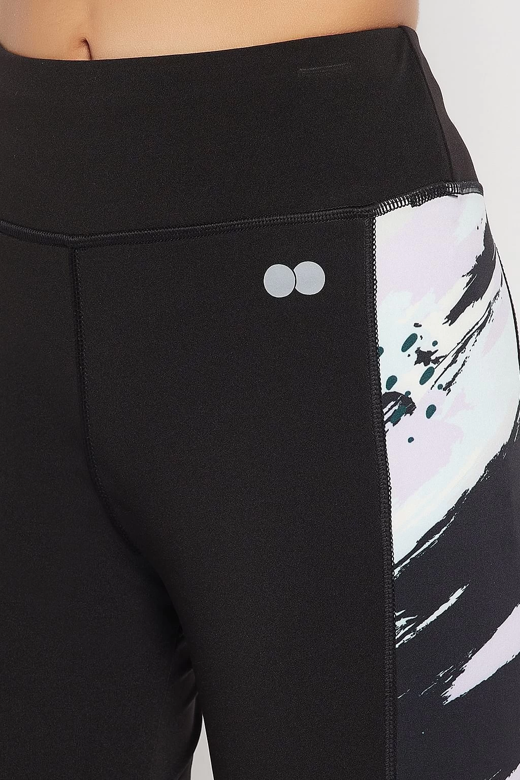 High-Rise Active Tights In Black With Side Panels With Side Pocket - Image 6